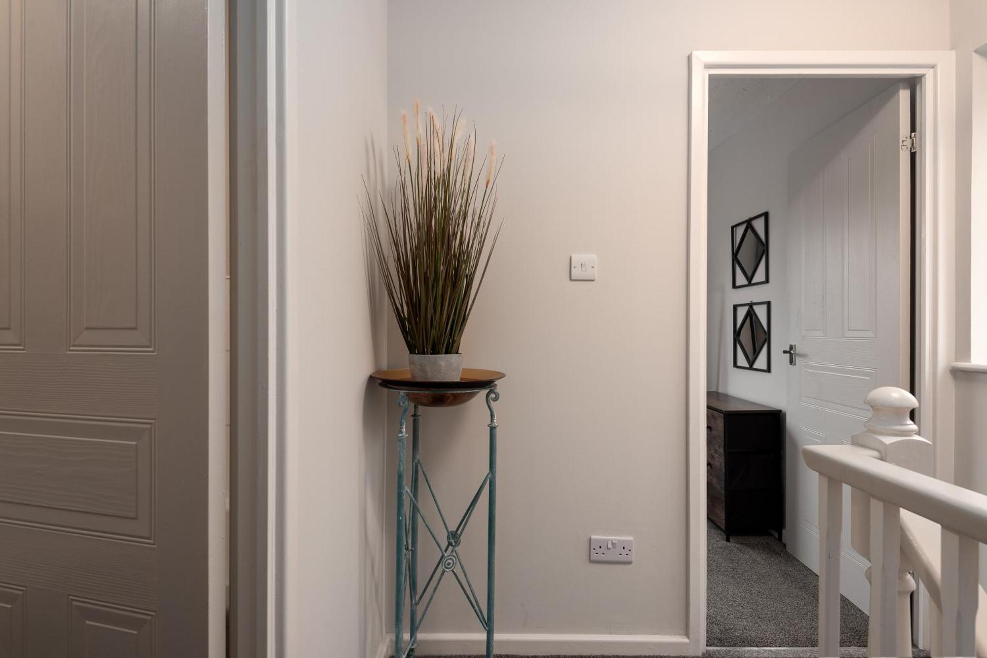 Worcester Fabulous Cherry Tree Mews Self Check In Dogs Welcome By Prior Arrangement , 2 Double Bedrooms ,Super Fast Wi-Fi, With Free Off Road Parking For 2 Vehicles Near Royal Hospital And Woodland Walks Zewnętrze zdjęcie